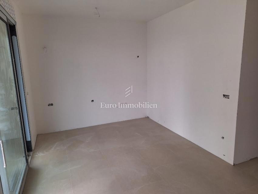 Novalja – Bilocale con giardino, piano terra