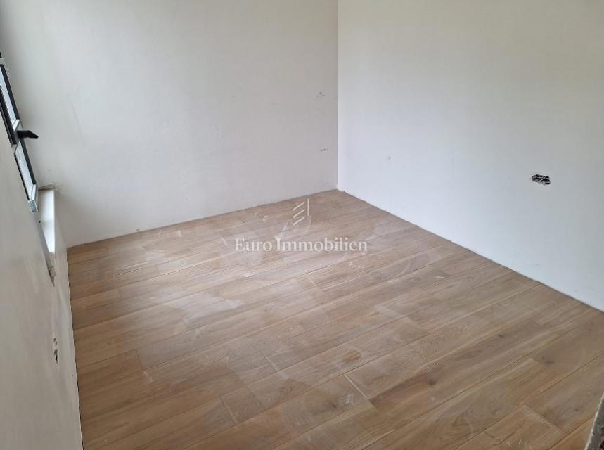 Novalja – Bilocale con giardino, piano terra