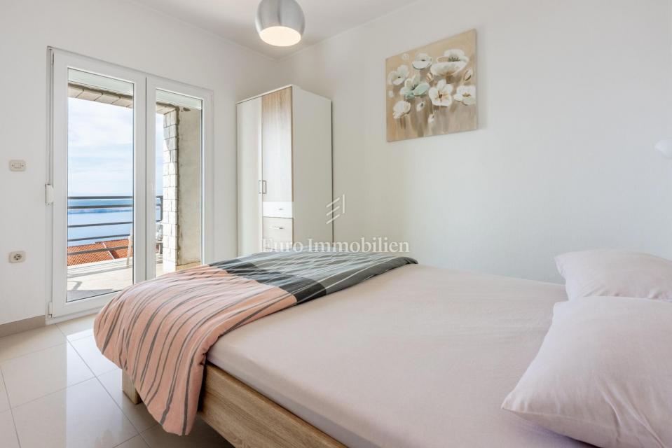 Casa con 2 appartamenti e vista panoramica sul mare