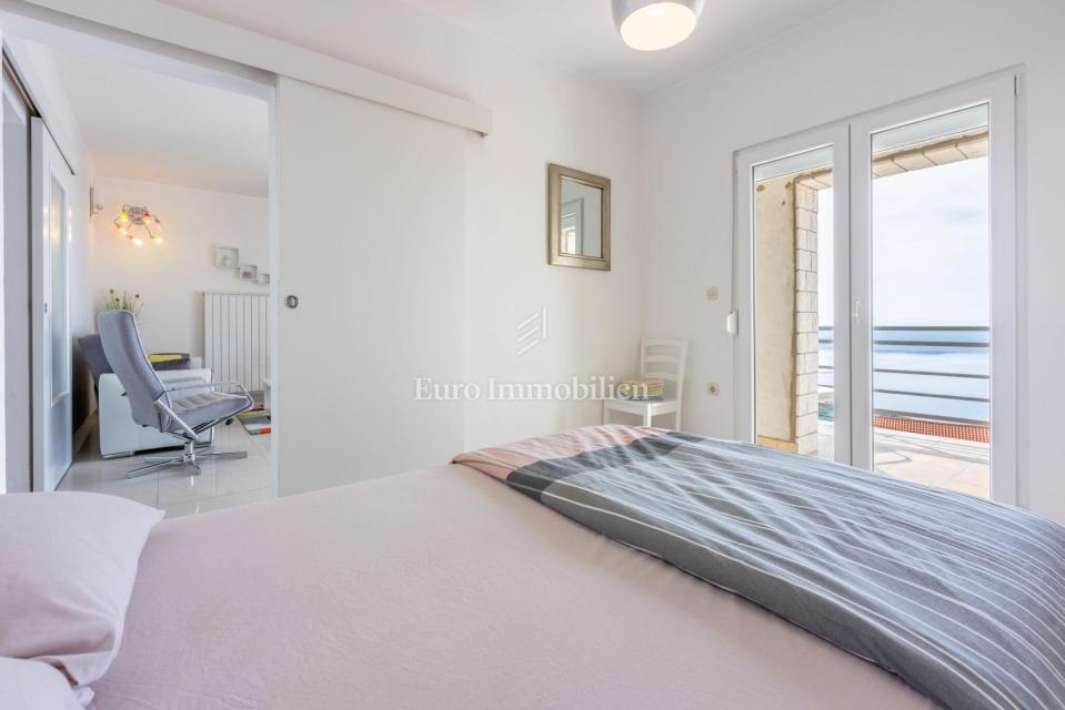 Casa con 2 appartamenti e vista panoramica sul mare