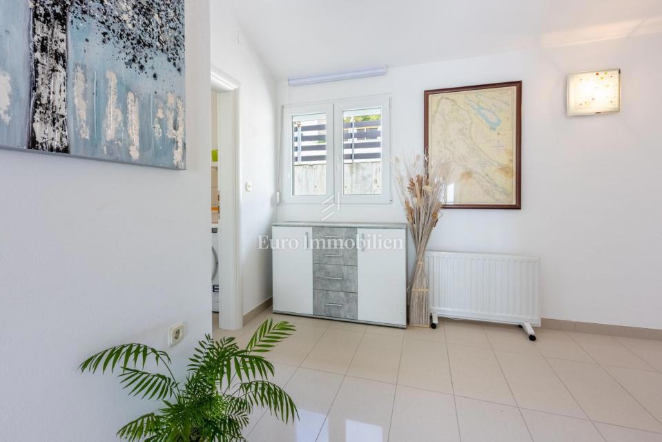 Casa con 2 appartamenti e vista panoramica sul mare