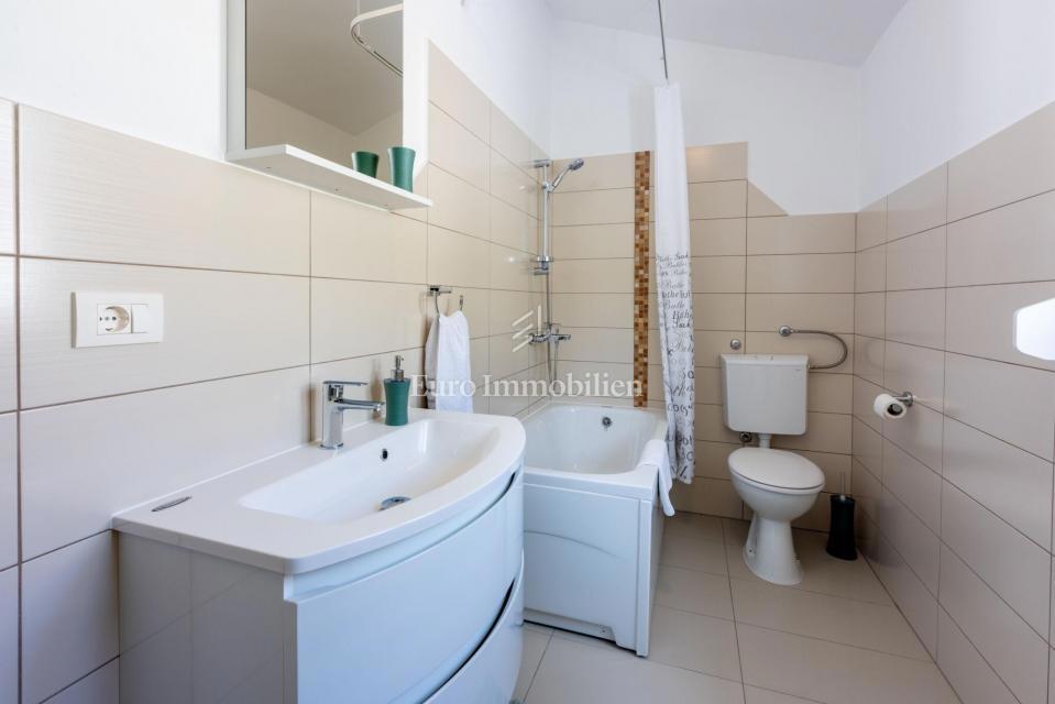 Casa con 2 appartamenti e vista panoramica sul mare