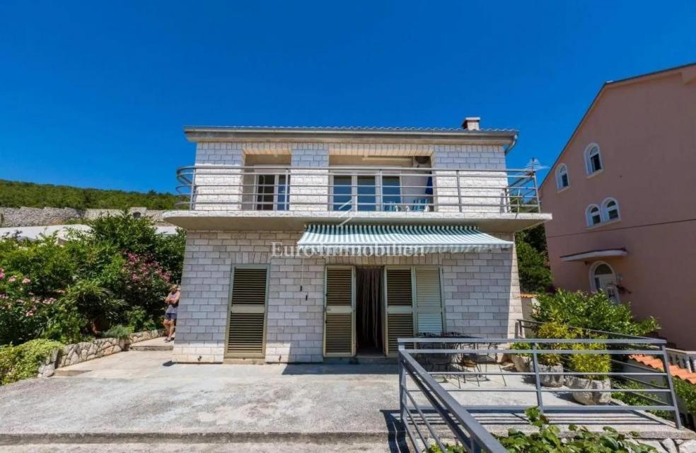 Casa con 2 appartamenti e vista panoramica sul mare