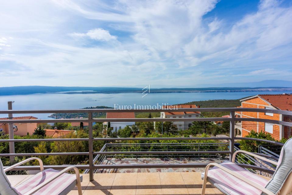 Casa con 2 appartamenti e vista panoramica sul mare