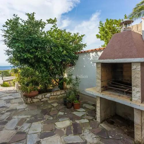 Casa con 2 appartamenti e vista panoramica sul mare