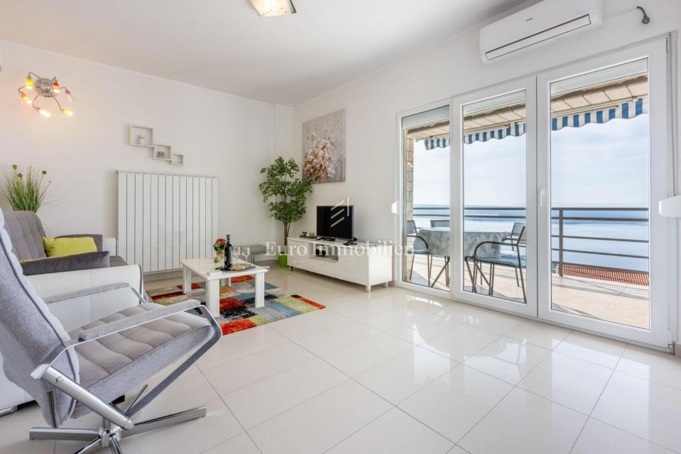 Casa con 2 appartamenti e vista panoramica sul mare