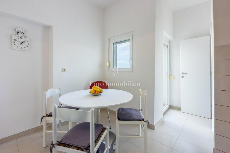 Casa con 2 appartamenti e vista panoramica sul mare