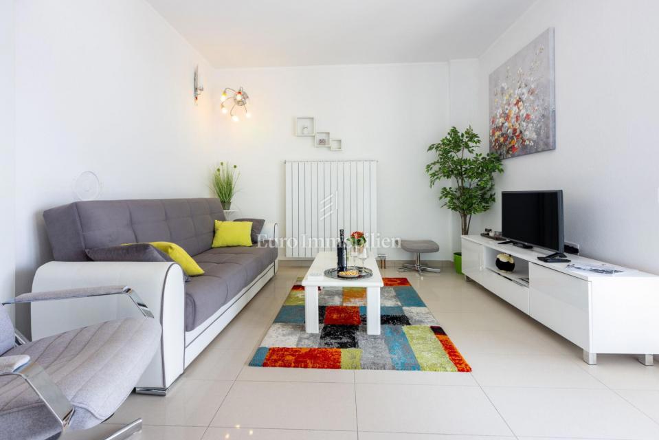 Casa con 2 appartamenti e vista panoramica sul mare