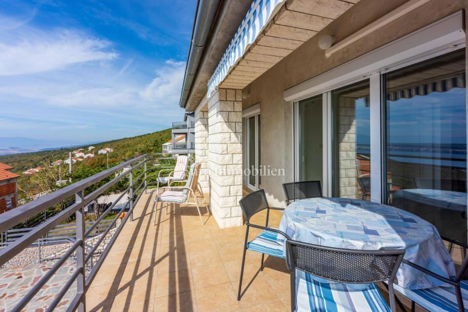 Casa con 2 appartamenti e vista panoramica sul mare