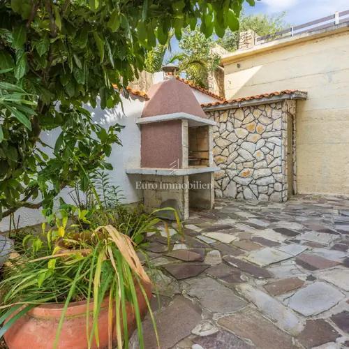 Casa con 2 appartamenti e vista panoramica sul mare