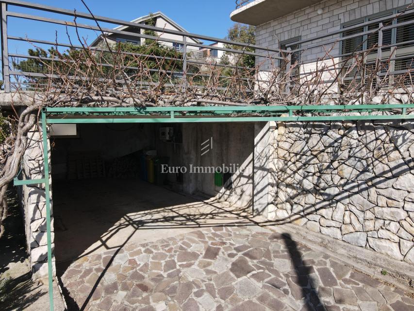 Casa con 2 appartamenti e vista panoramica sul mare