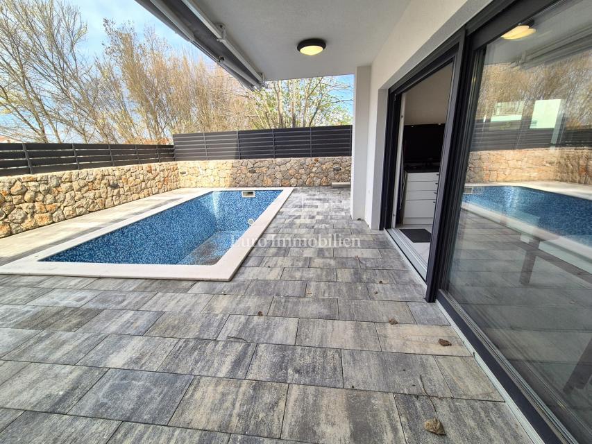 Malinska - casa bifamiliare arredata con piscina