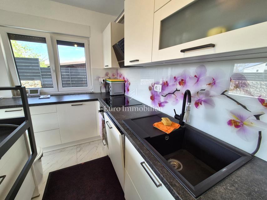 Malinska - casa bifamiliare arredata con piscina