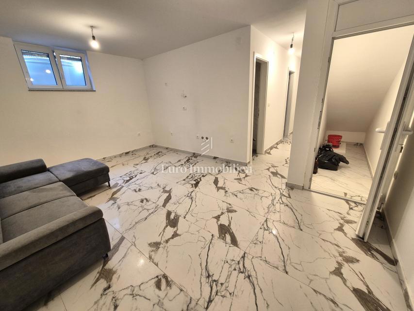 Malinska - casa bifamiliare arredata con piscina