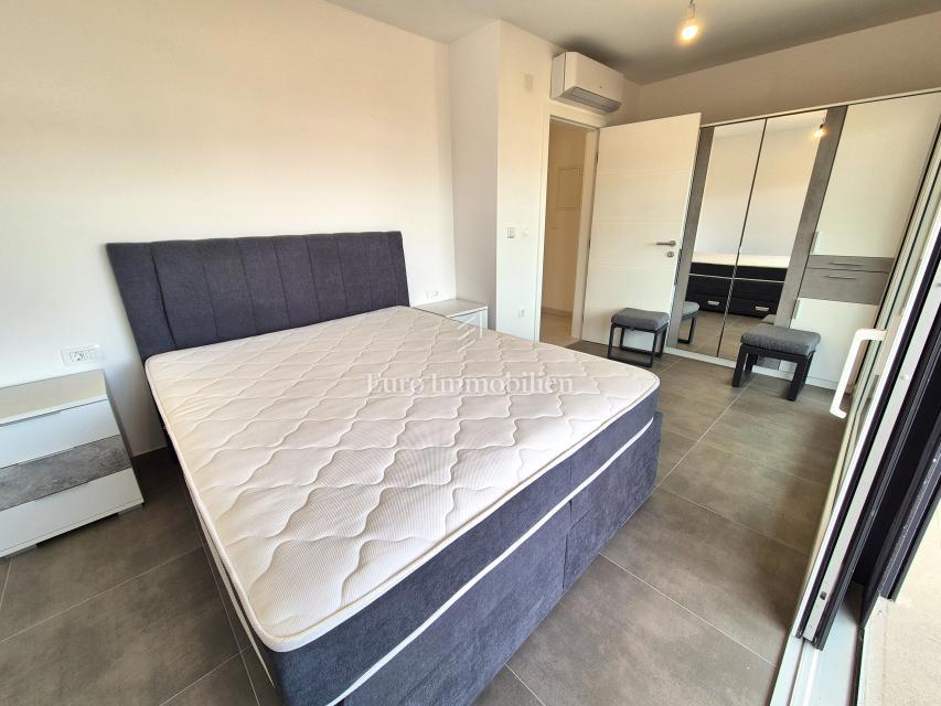 Malinska - casa bifamiliare arredata con piscina