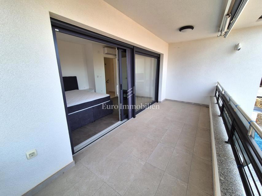 Malinska - casa bifamiliare arredata con piscina