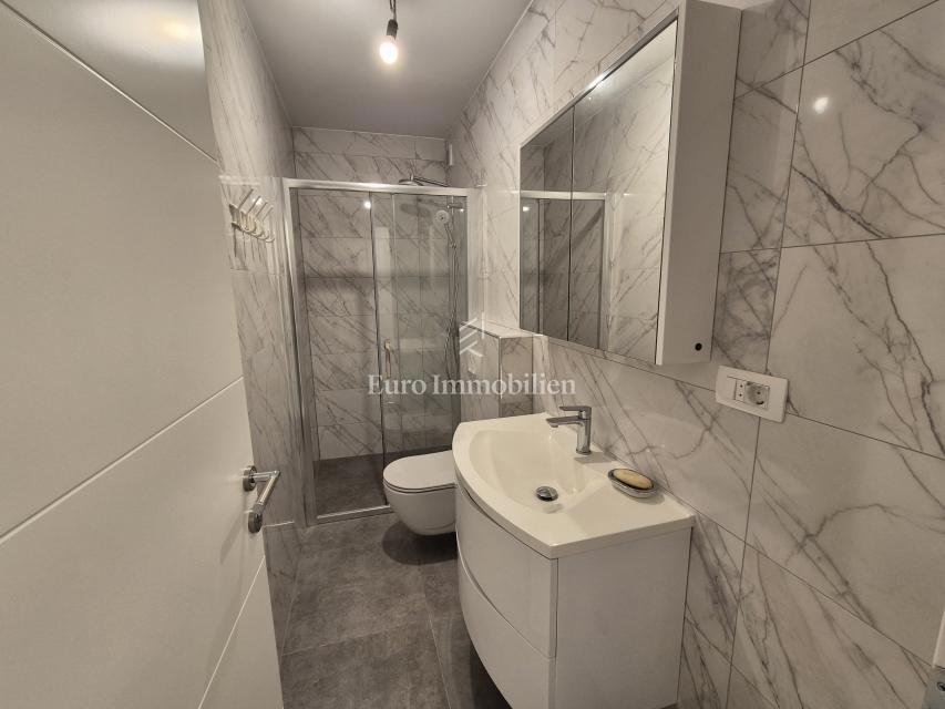 Malinska - casa bifamiliare arredata con piscina