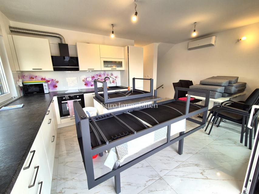 Malinska - casa bifamiliare arredata con piscina