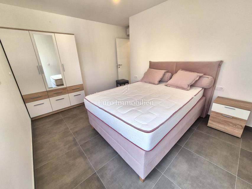 Malinska - casa bifamiliare arredata con piscina