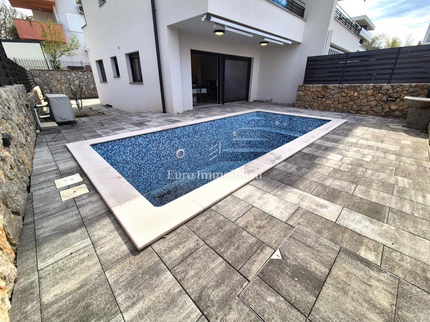 Malinska - casa bifamiliare arredata con piscina