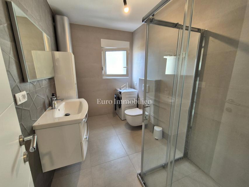 Malinska - casa bifamiliare arredata con piscina