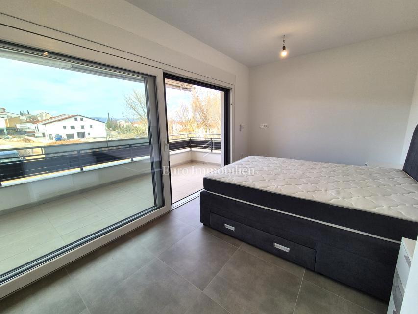 Malinska - casa bifamiliare arredata con piscina