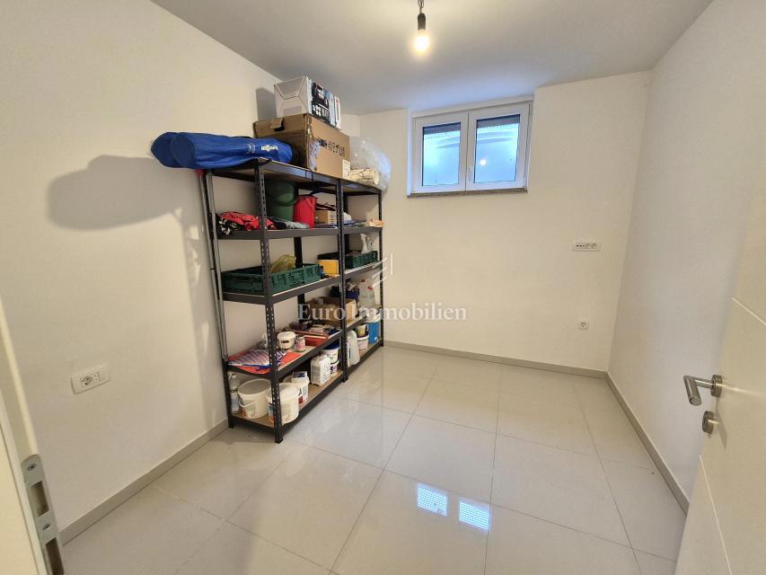 Malinska - casa bifamiliare arredata con piscina