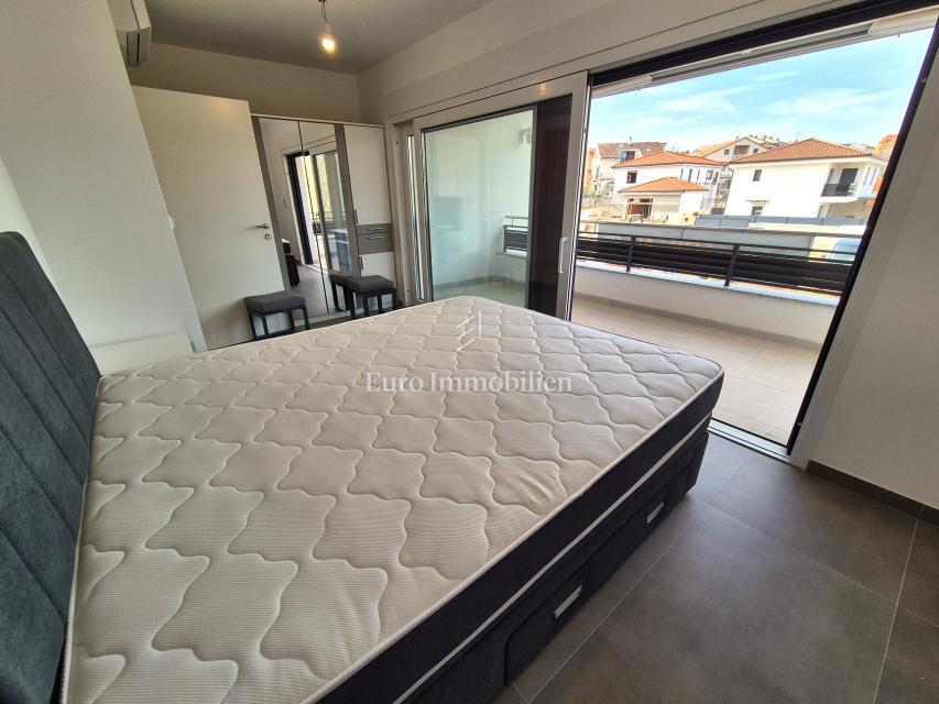 Malinska - casa bifamiliare arredata con piscina