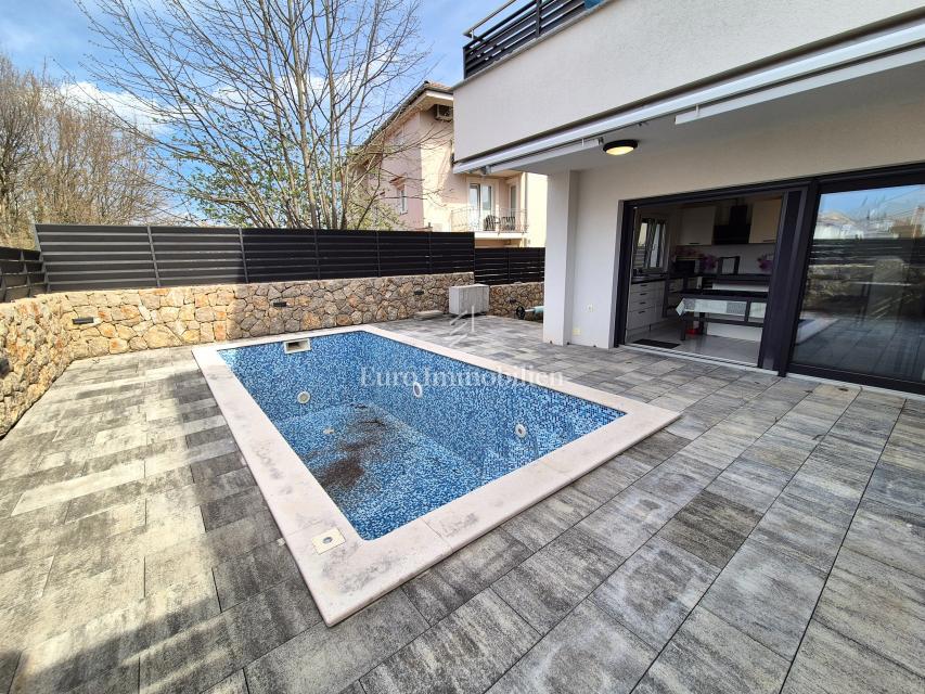 Malinska - casa bifamiliare arredata con piscina