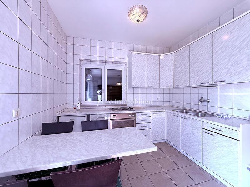 Baška Voda - casa nel centro della città, a 50 m dal mare