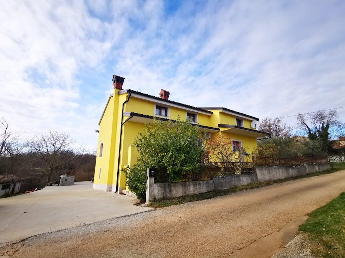 Spacious family house on three floors, Pazin