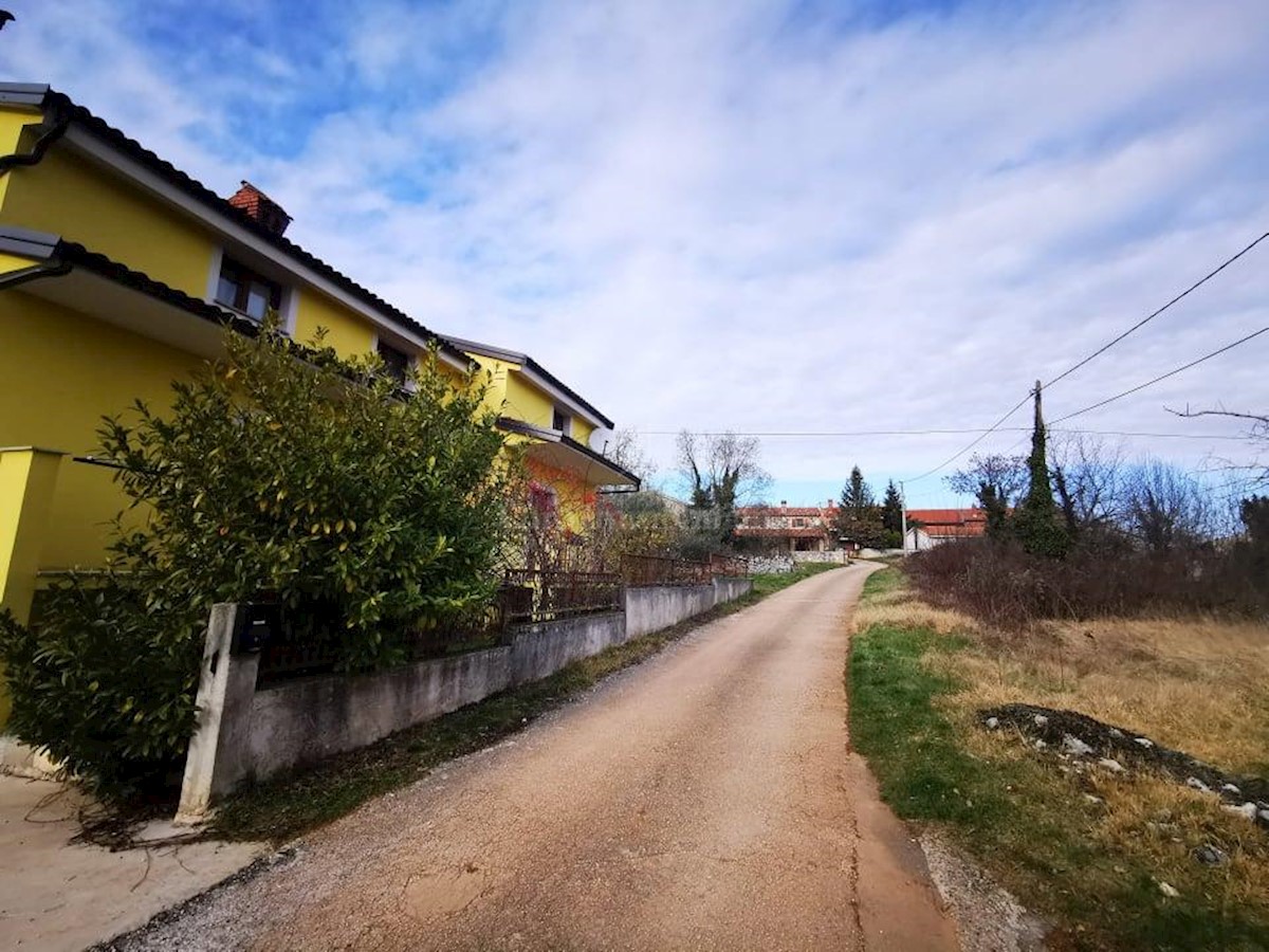 Spacious family house on three floors, Pazin