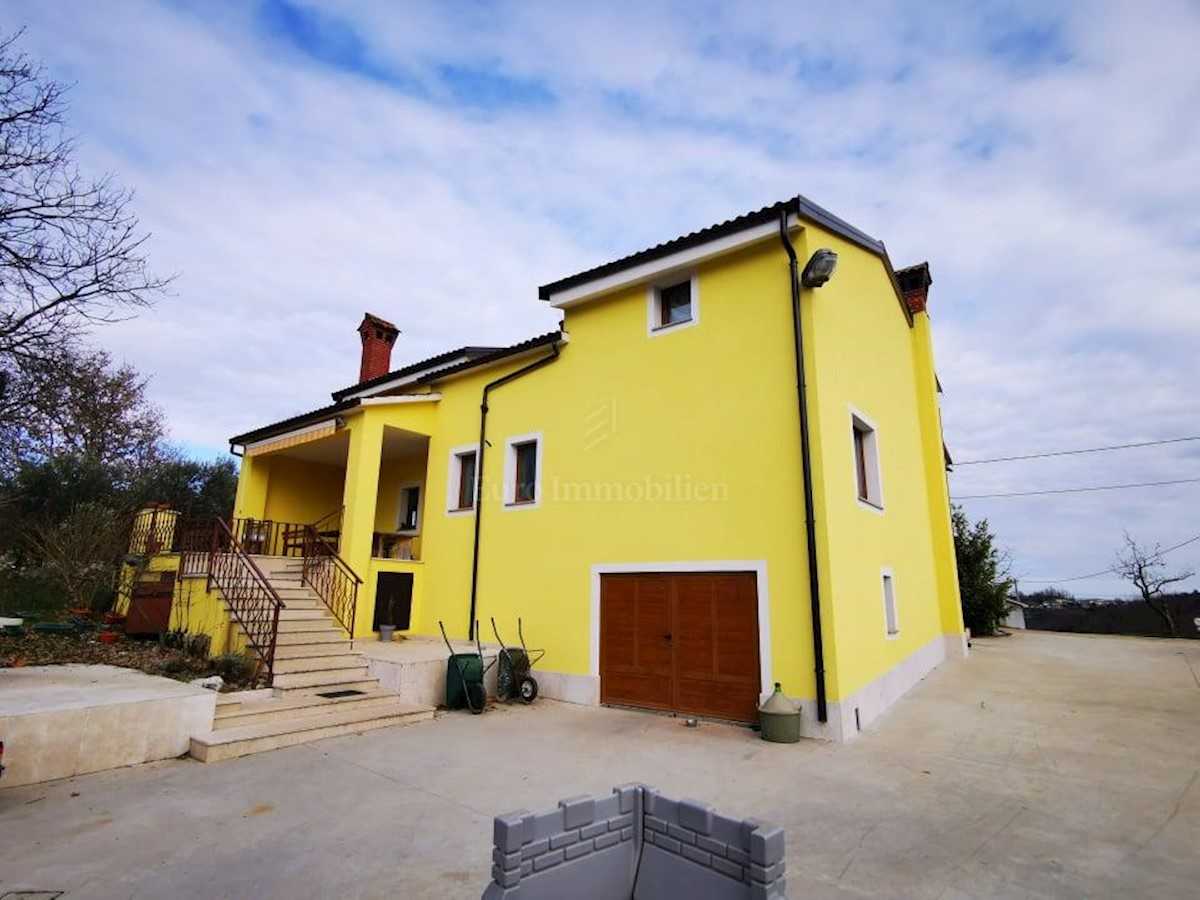 Spacious family house on three floors, Pazin