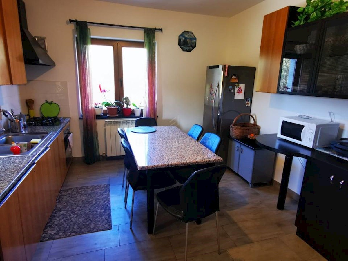 Spacious family house on three floors, Pazin