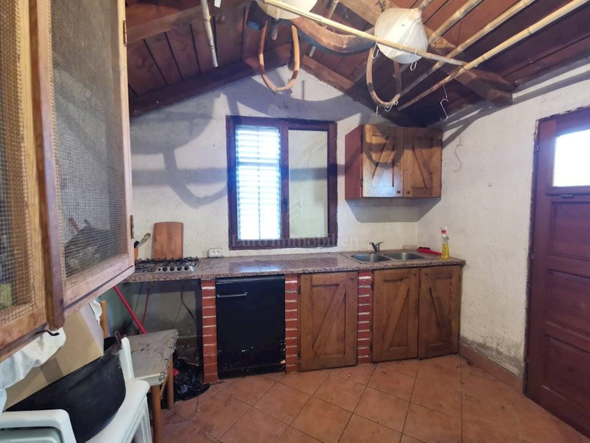 Spacious family house on three floors, Pazin