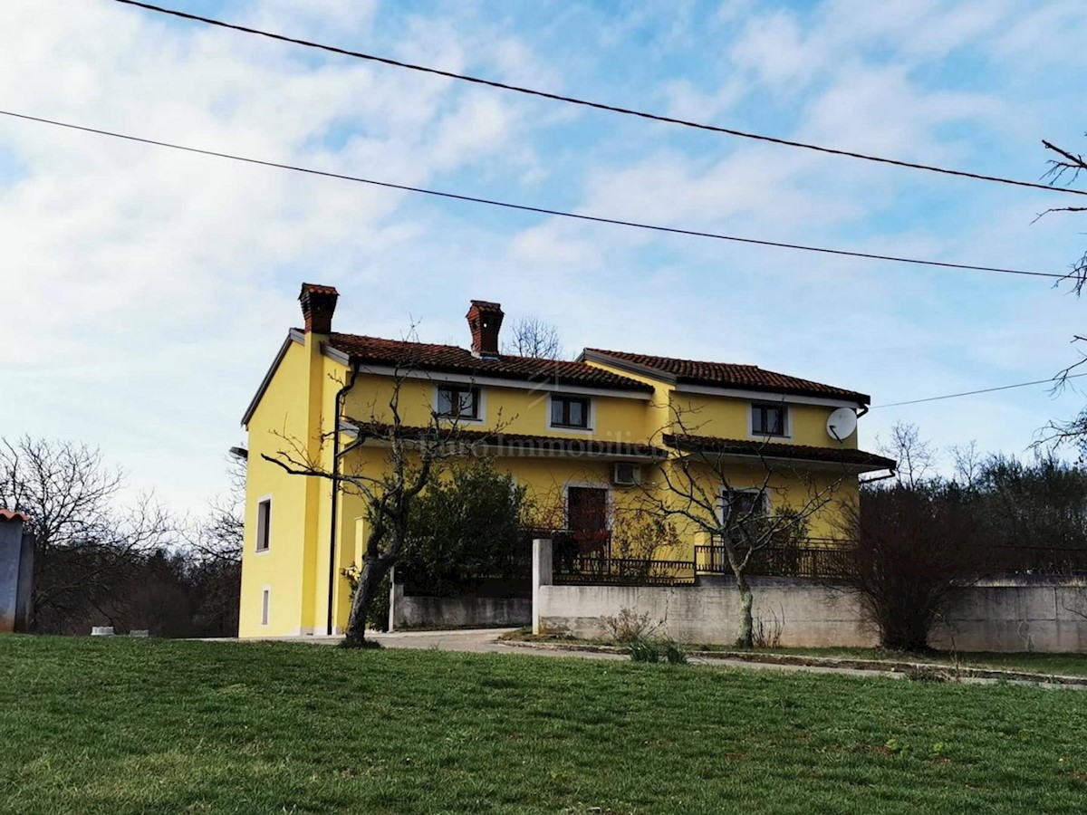 Spacious family house on three floors, Pazin