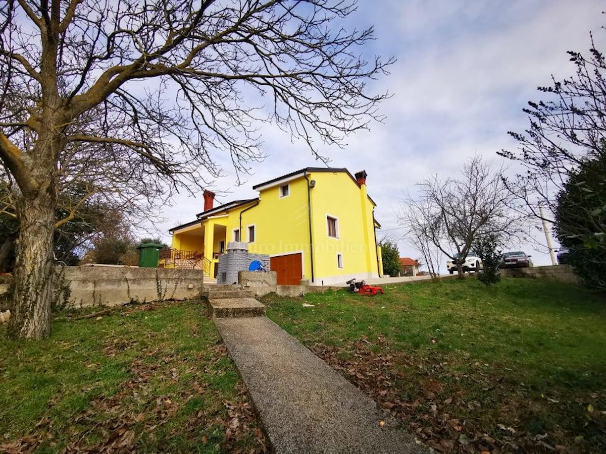 Spacious family house on three floors, Pazin