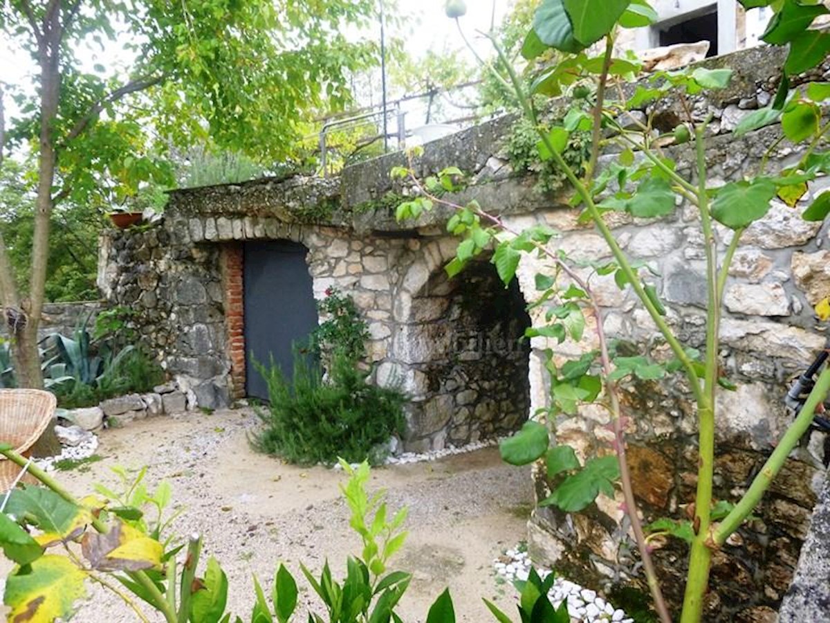 Semi-detached stone house, partially renovated