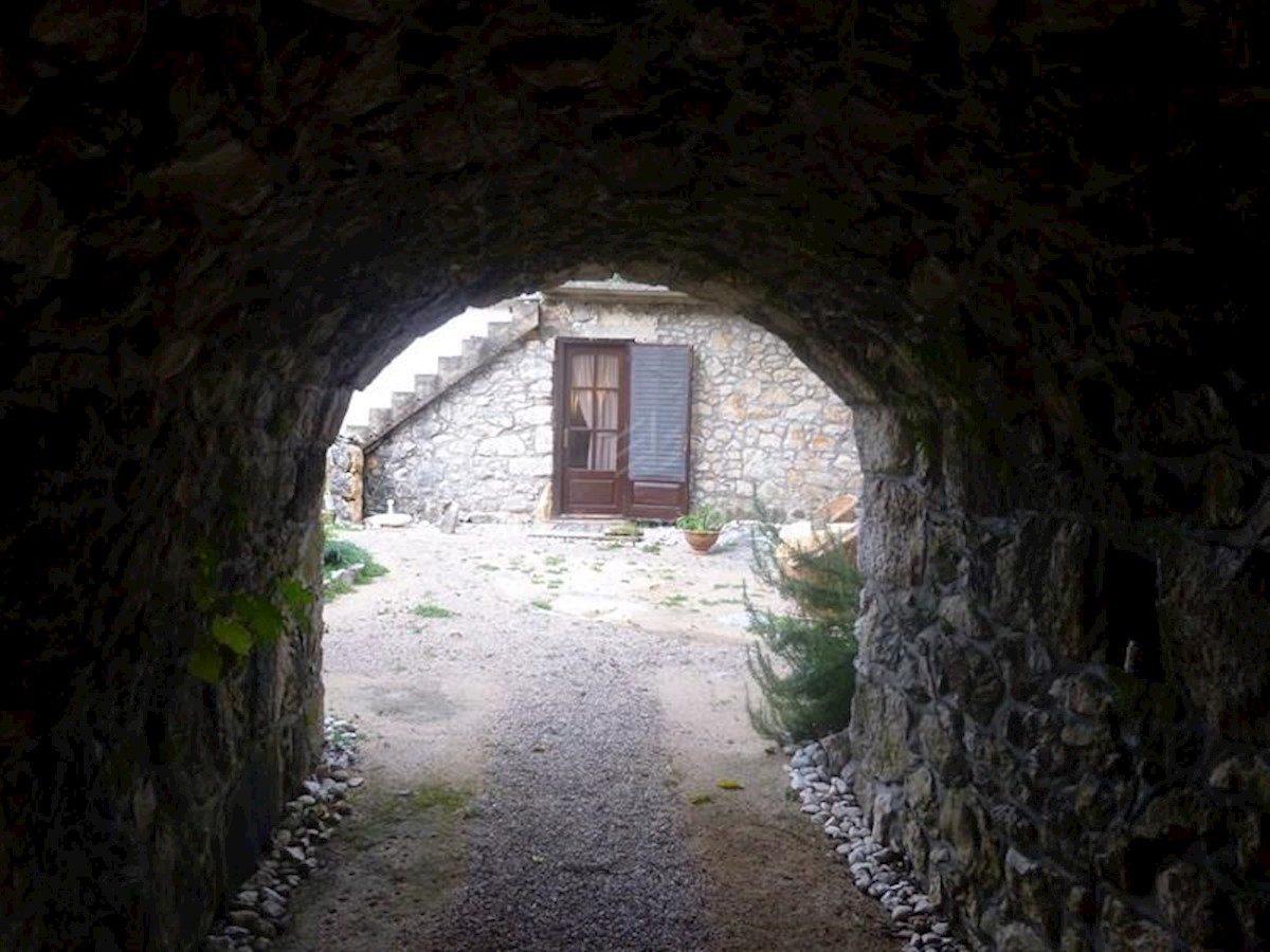 Semi-detached stone house, partially renovated