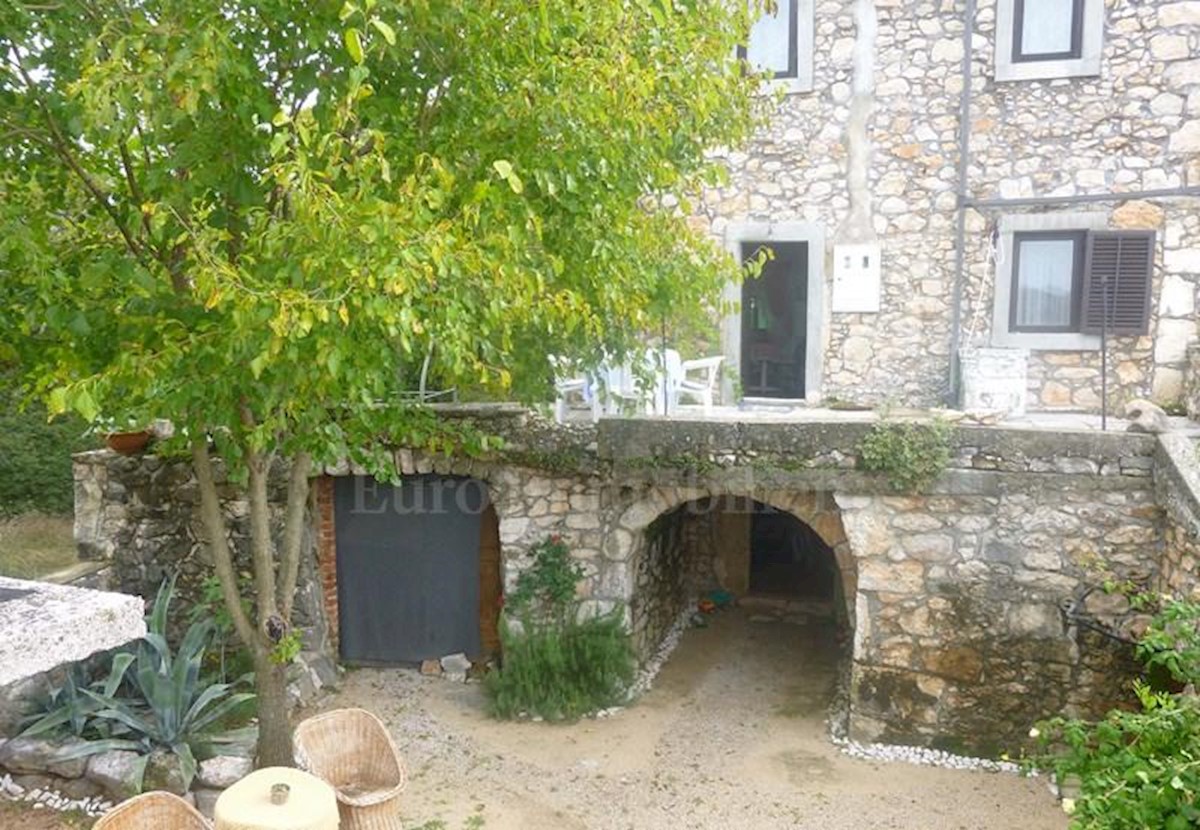 Semi-detached stone house, partially renovated