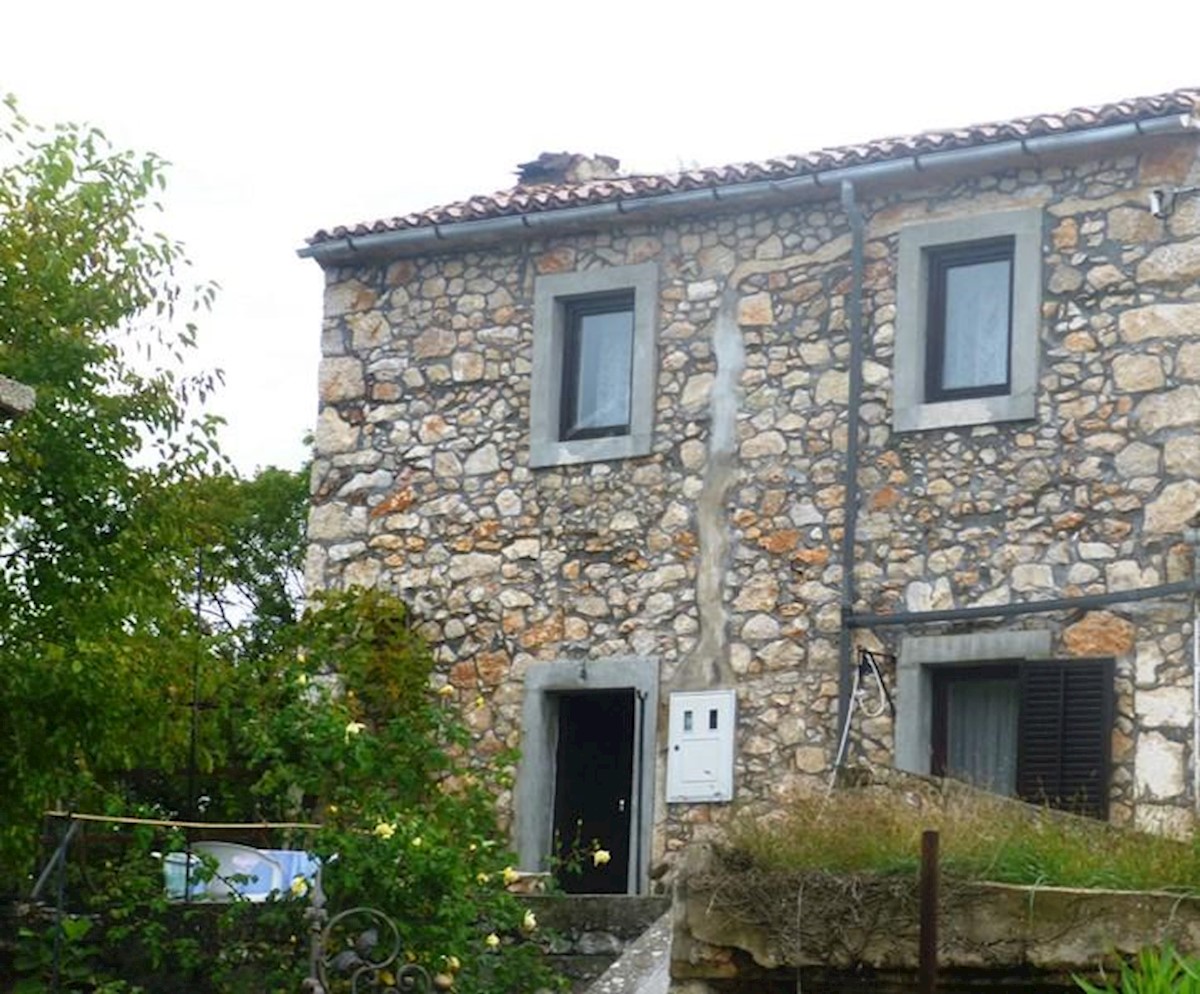 Semi-detached stone house, partially renovated