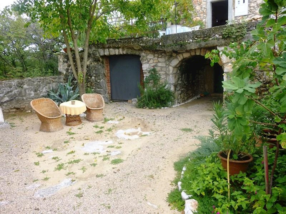 Semi-detached stone house, partially renovated