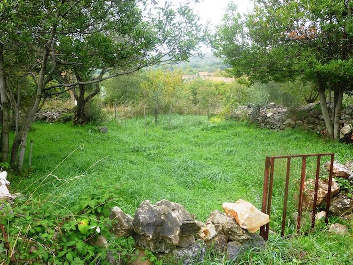 Semi-detached stone house, partially renovated