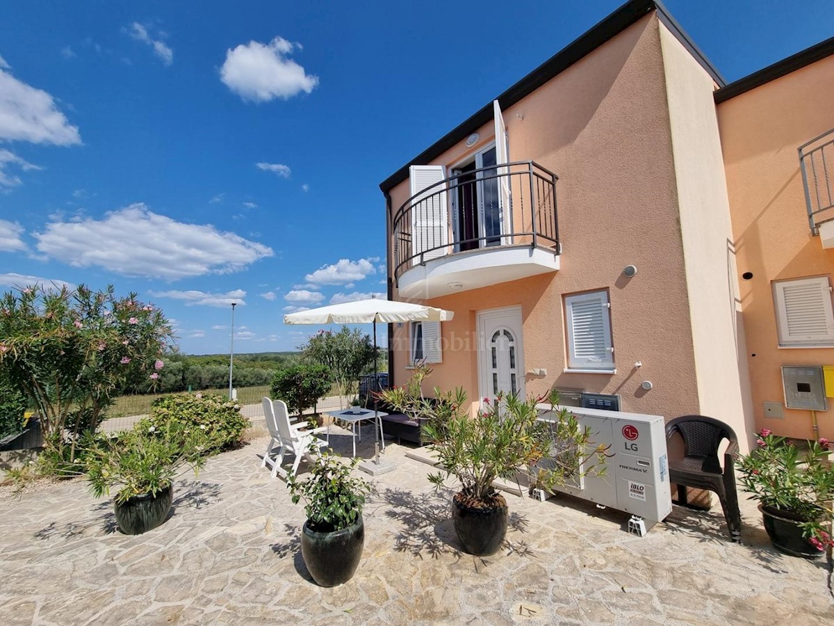 Casa a schiera con giardino, zona più ampia di Parenzo