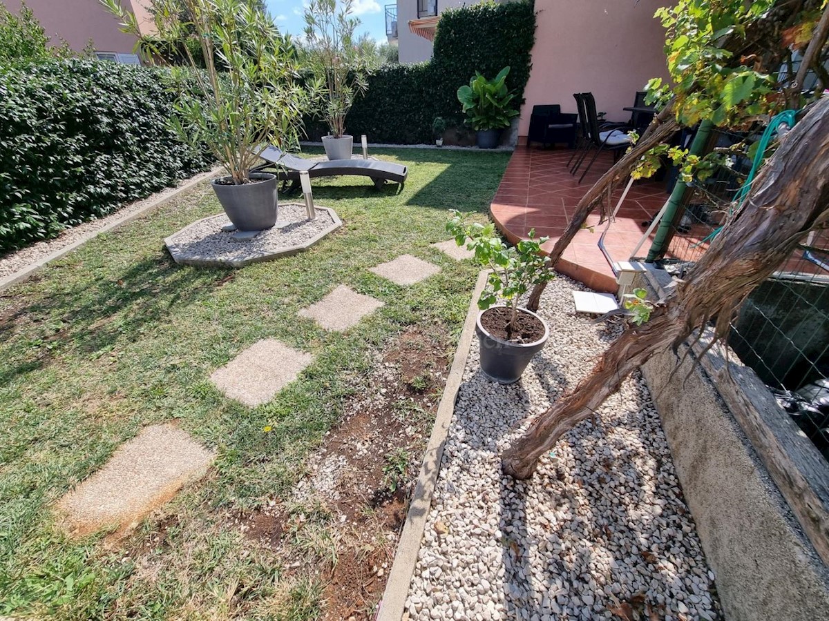 Casa a schiera con giardino, zona più ampia di Parenzo