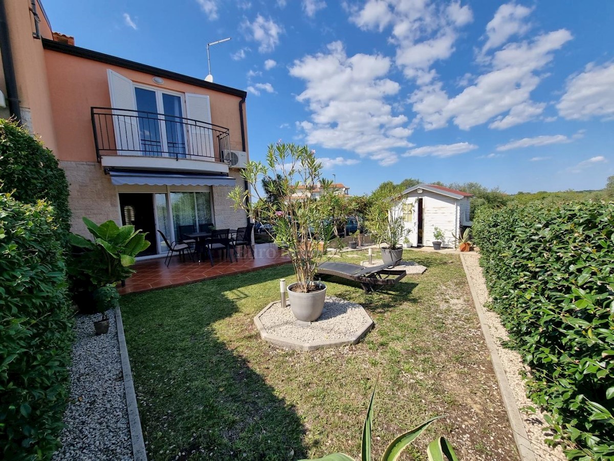 Casa a schiera con giardino, zona più ampia di Parenzo