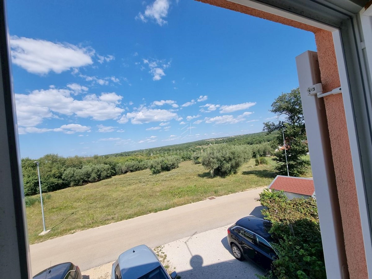 Casa a schiera con giardino, zona più ampia di Parenzo