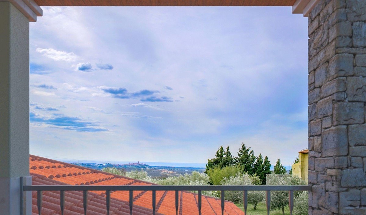 Villa indipendente con piscina in un ambiente istriano tranquillo e tipico, vista mare