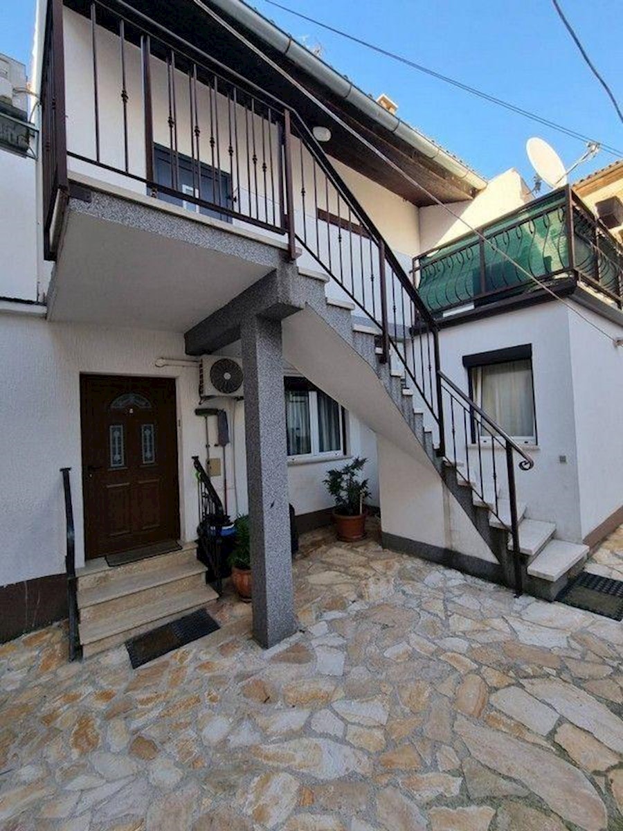 Porec - city center - terraced house with two apartments