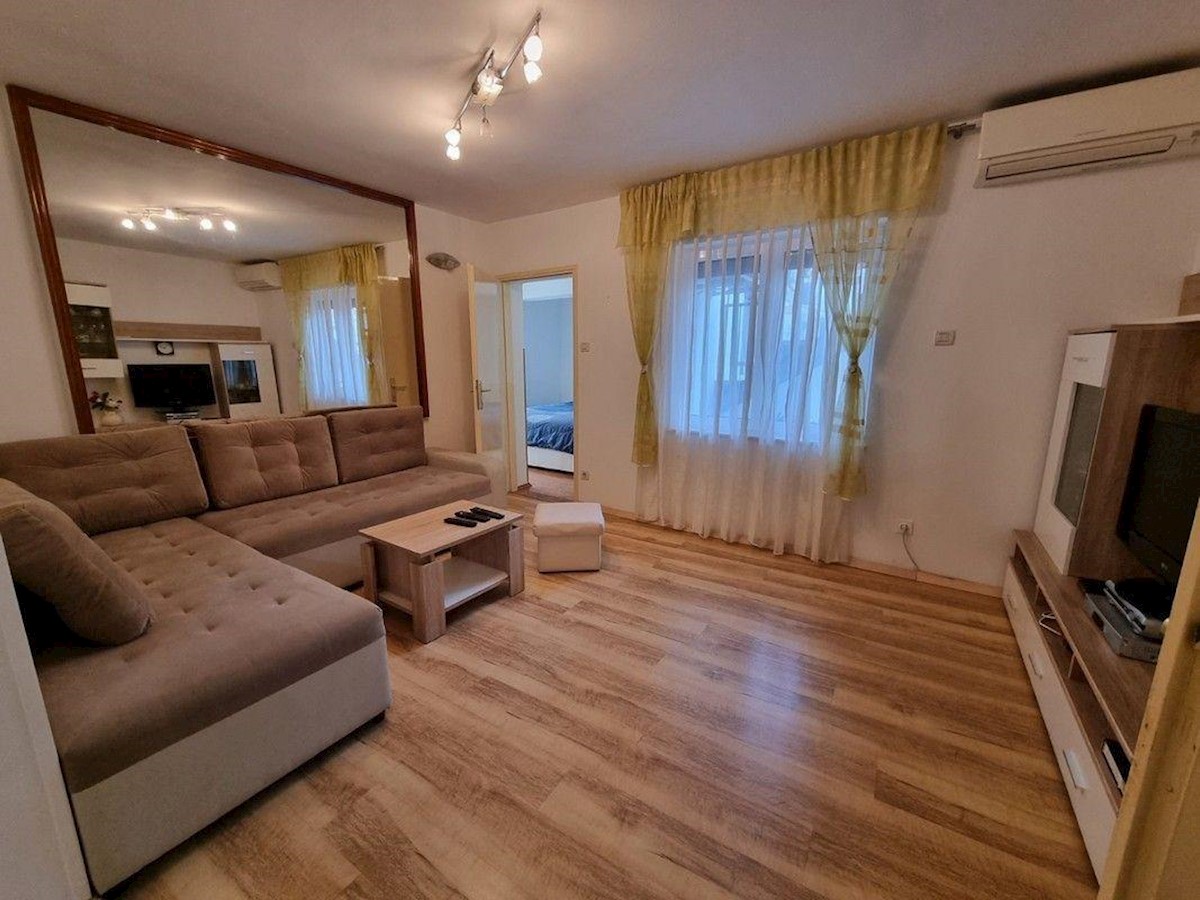 Porec - city center - terraced house with two apartments